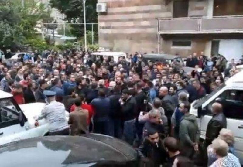 В Армении проходит акция протеста из-за избиения в полиции и беспредела