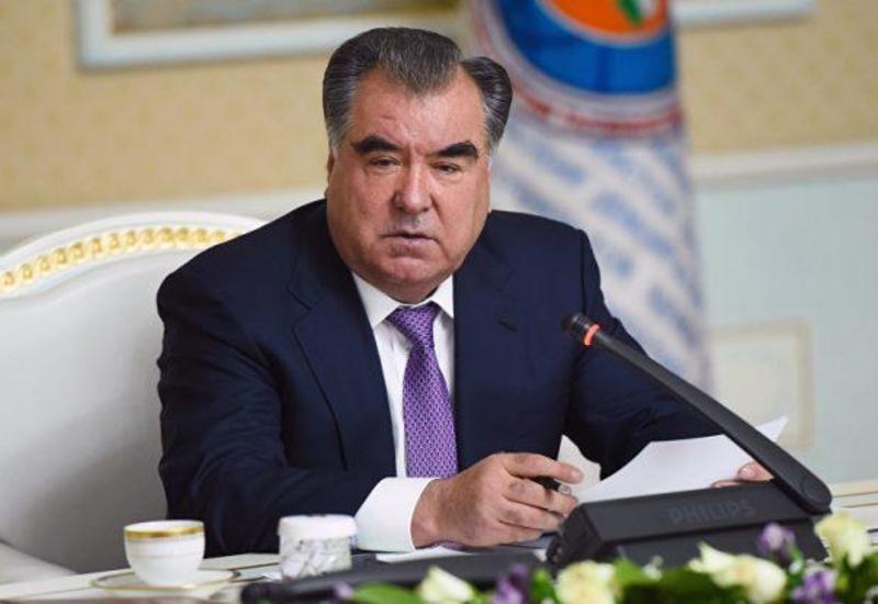 Президент Таджикистана поздравил Президента Ильхама Алиева