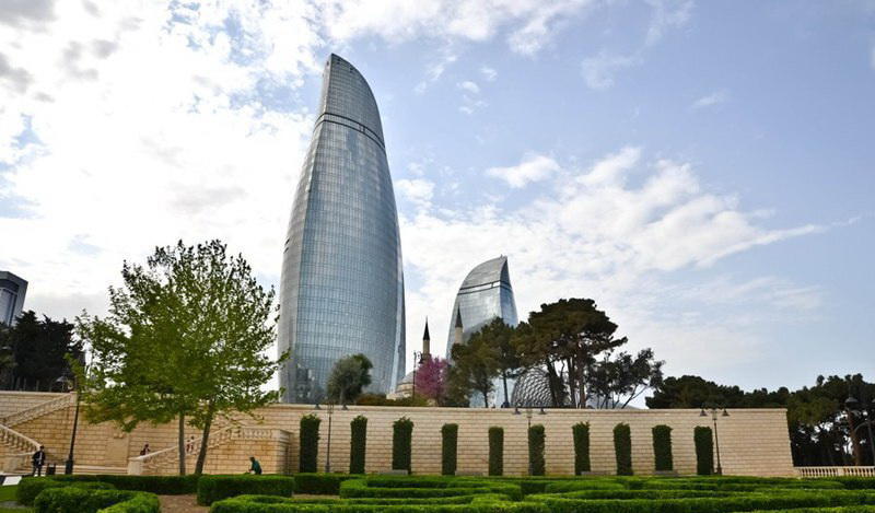 Dağüstü parkın baxış meydançasından açılan Bakı mənzərələri