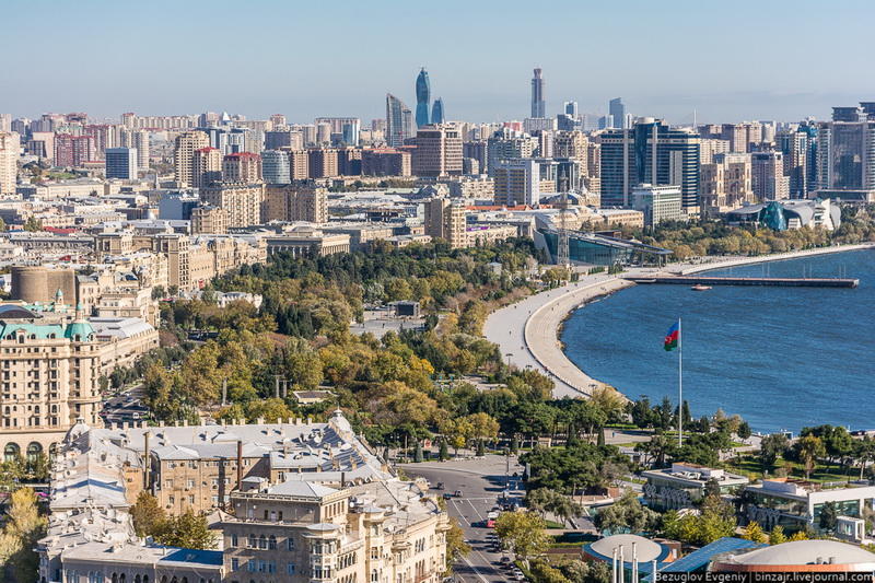 Dağüstü parkın baxış meydançasından açılan Bakı mənzərələri