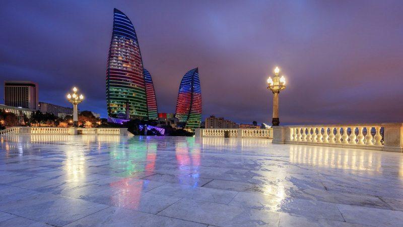 Dağüstü parkın baxış meydançasından açılan Bakı mənzərələri