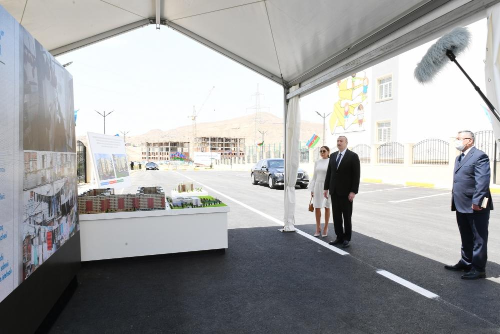 Президент Ильхам Алиев и Первая леди Мехрибан Алиева приняли участие в открытии жилого комплекса «Гобу Парк-3», возведенного для вынужденных переселенцев