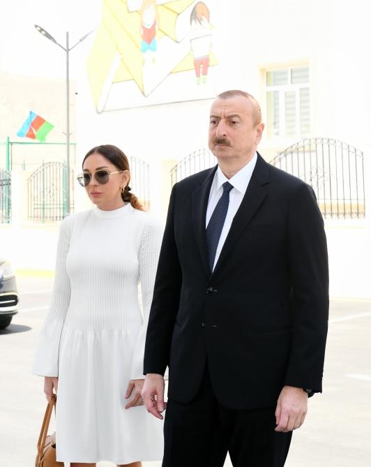 Президент Ильхам Алиев и Первая леди Мехрибан Алиева приняли участие в открытии жилого комплекса «Гобу Парк-3», возведенного для вынужденных переселенцев
