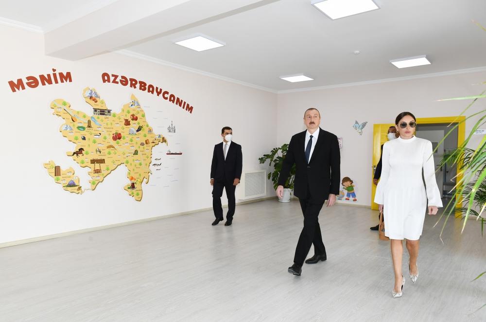 Президент Ильхам Алиев и Первая леди Мехрибан Алиева приняли участие в открытии жилого комплекса «Гобу Парк-3», возведенного для вынужденных переселенцев