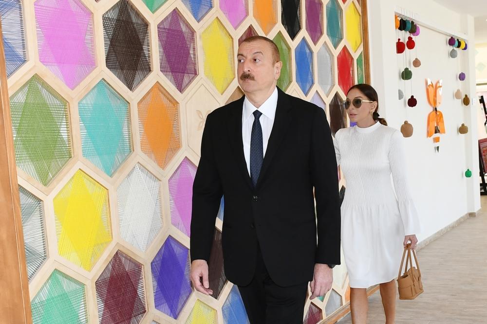 Президент Ильхам Алиев и Первая леди Мехрибан Алиева приняли участие в открытии жилого комплекса «Гобу Парк-3», возведенного для вынужденных переселенцев