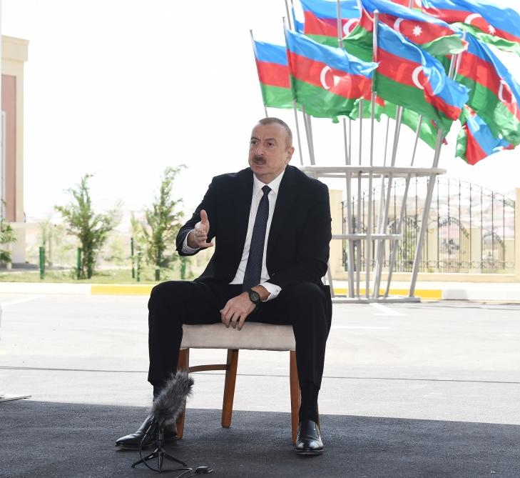 Президент Ильхам Алиев и Первая леди Мехрибан Алиева приняли участие в открытии жилого комплекса «Гобу Парк-3», возведенного для вынужденных переселенцев
