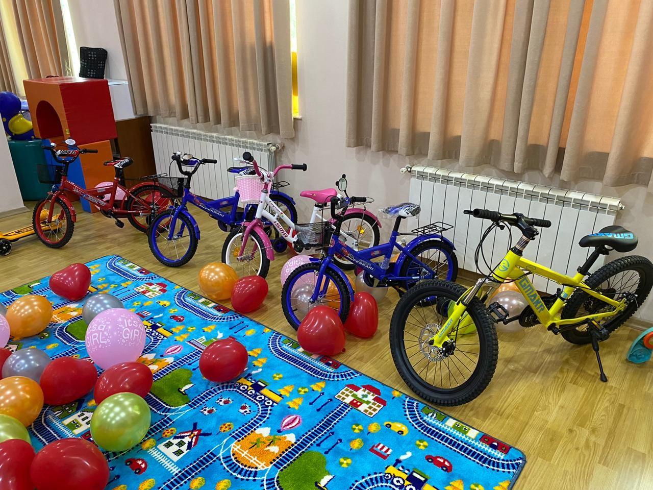 Праздничные подарки малышам от Фонда Гейдара Алиева