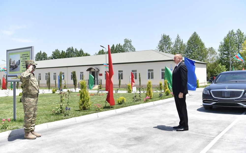 Президент Ильхам Алиев посетил Н-скую воинскую часть в Агдаме