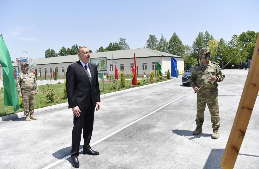 Президент Ильхам Алиев посетил Н-скую воинскую часть в Агдаме