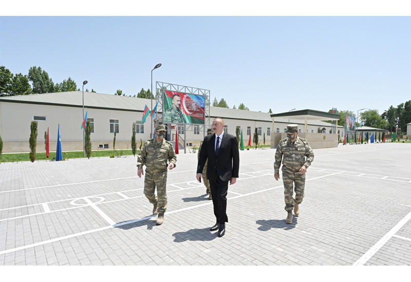Президент Ильхам Алиев посетил Н-скую воинскую часть в Агдаме