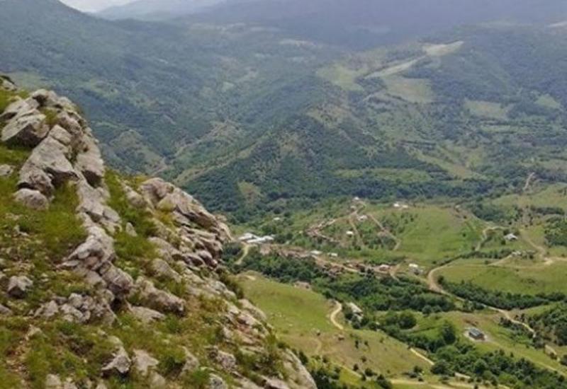 Карабах не имеет никакого отношения к Армении, это Азербайджан!