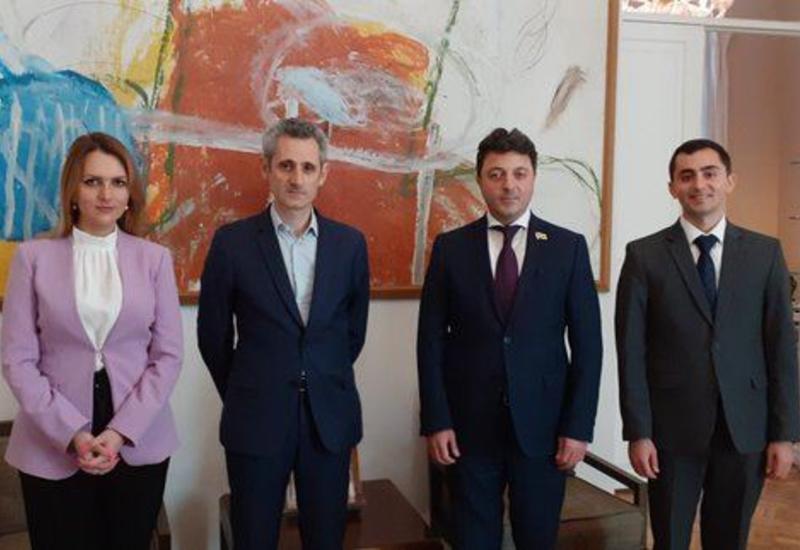 Fransanın Azərbaycandakı səfiri Dağlıq Qarabağın azərbaycanlı icmasının rəhbəri Tural Gəncəliyevlə görüşüb