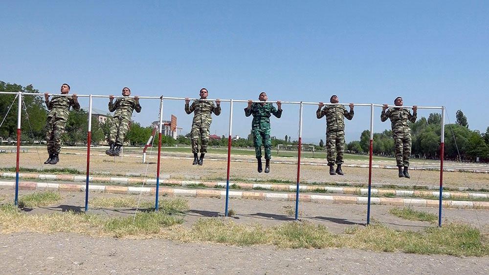 В Нахчыванском гарнизоне выбрали лучших по атлетике и гимнастике