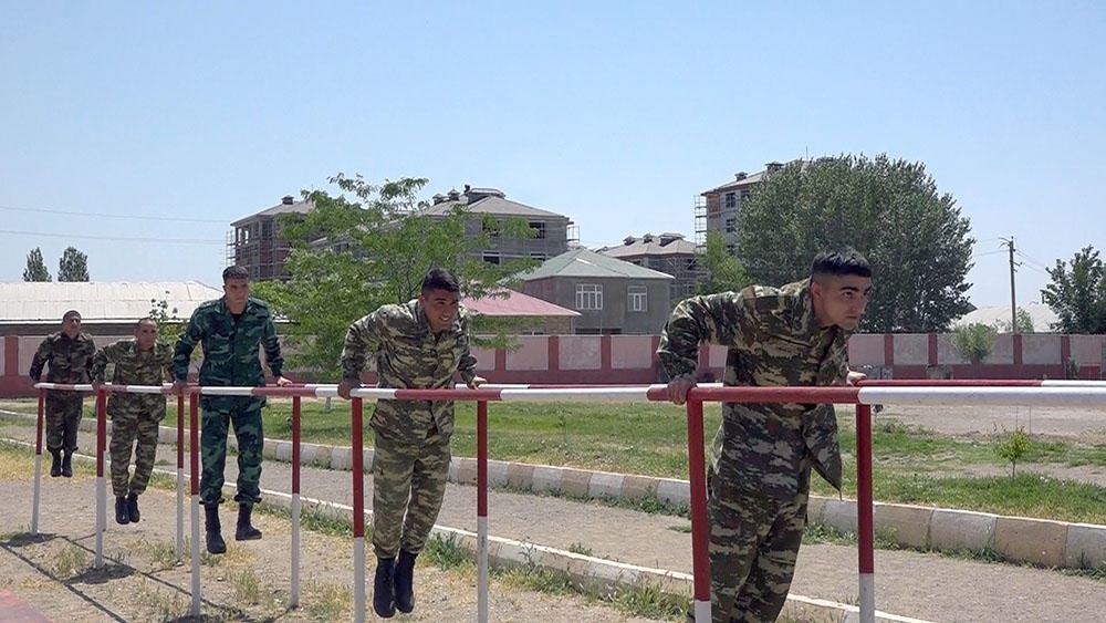 В Нахчыванском гарнизоне выбрали лучших по атлетике и гимнастике