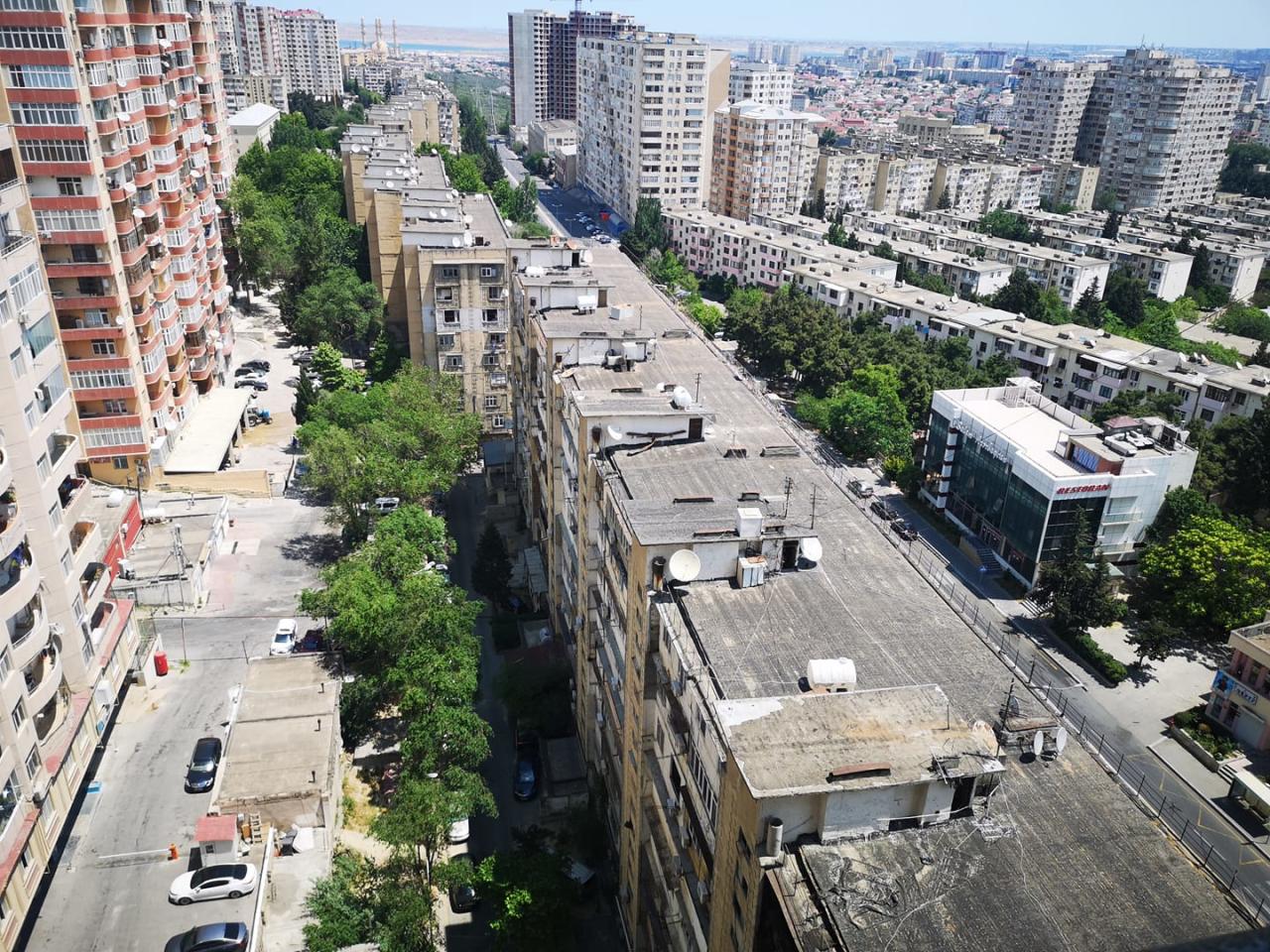 Опустевший Баку: виды из окон, балконов и с улиц