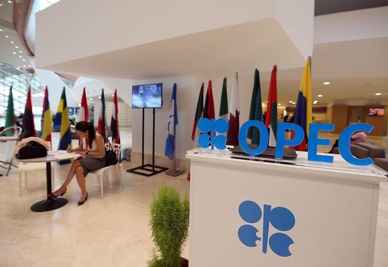 Страны ОПЕК снова договорились сдерживать добычу нефти