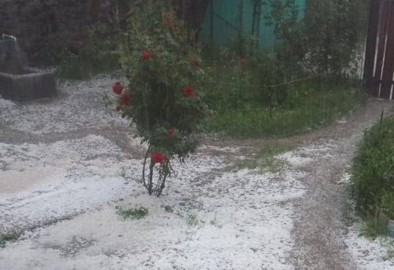 В Габале выпал град