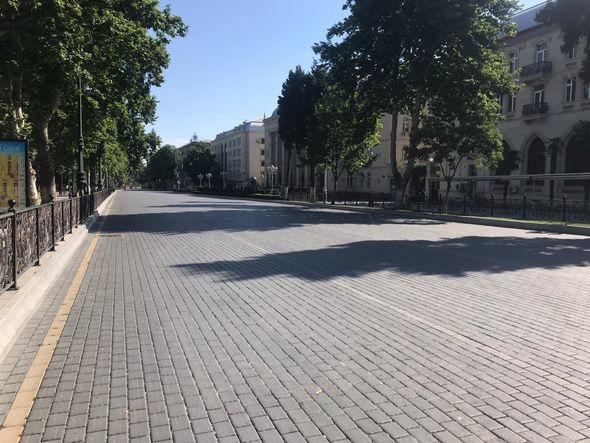 Первый день запрета выходить на улицы в Гяндже