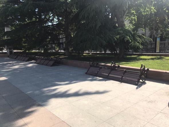 Первый день запрета выходить на улицы в Гяндже