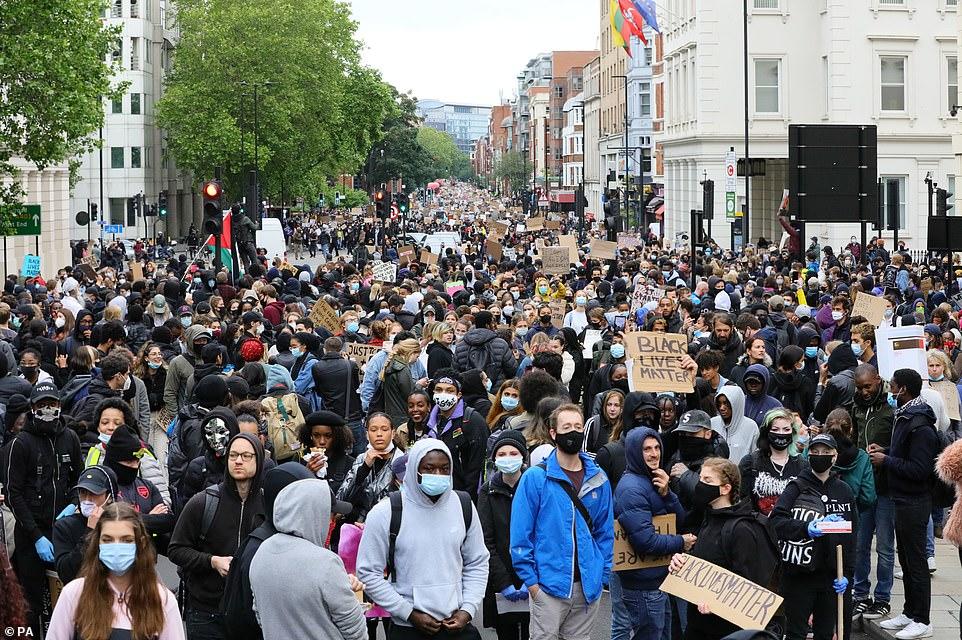 Протесты в Лондоне: 23 полицейских получили ранения