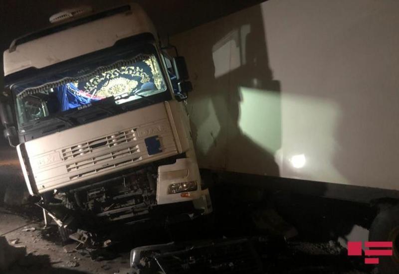 ДТП в Абшероне: у грузовика оторвало топливный бак