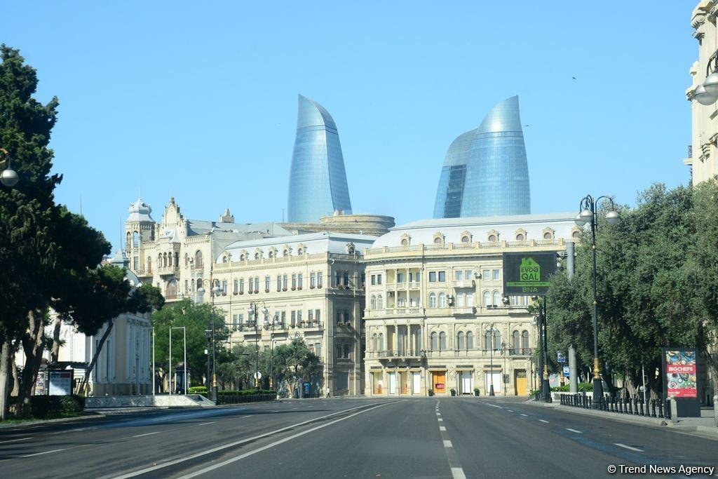 Опустевший Баку: Невероятные кадры города в первый день жесткого карантина