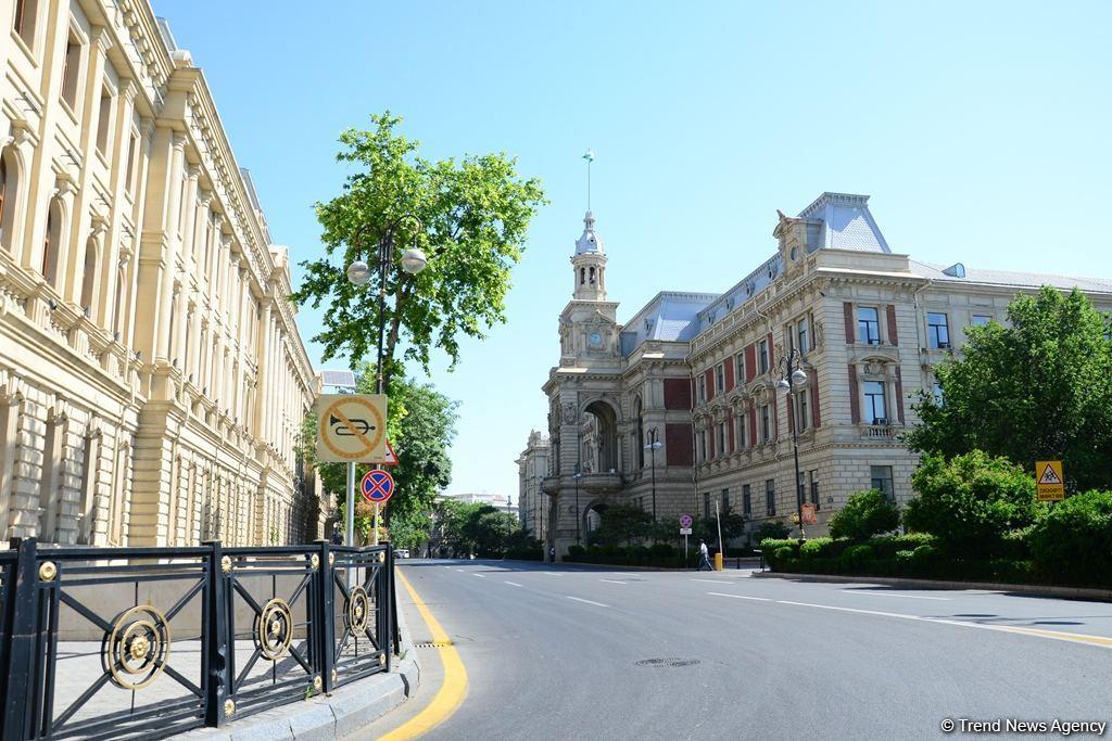 Опустевший Баку: Невероятные кадры города в первый день жесткого карантина