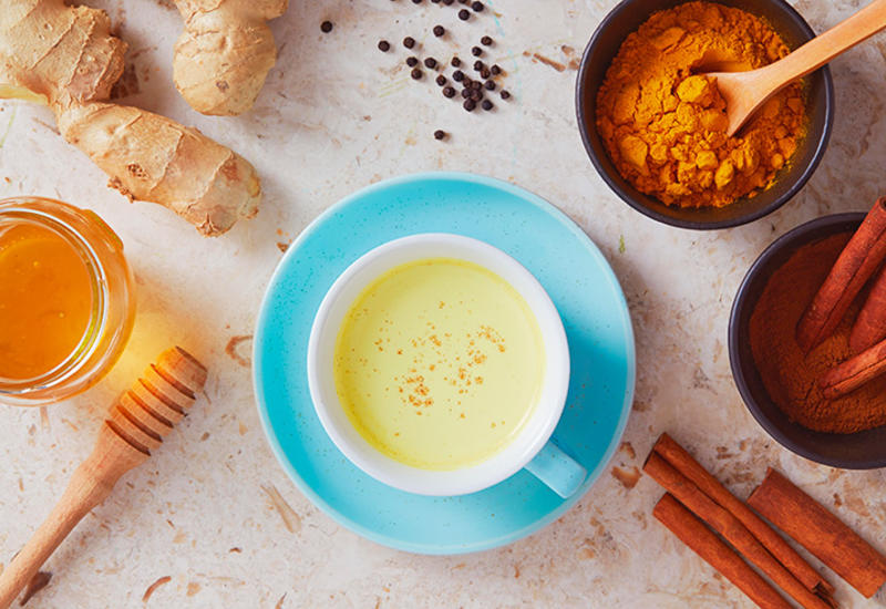 Пейте воду с куркумой натощак, если хотите продлить молодость