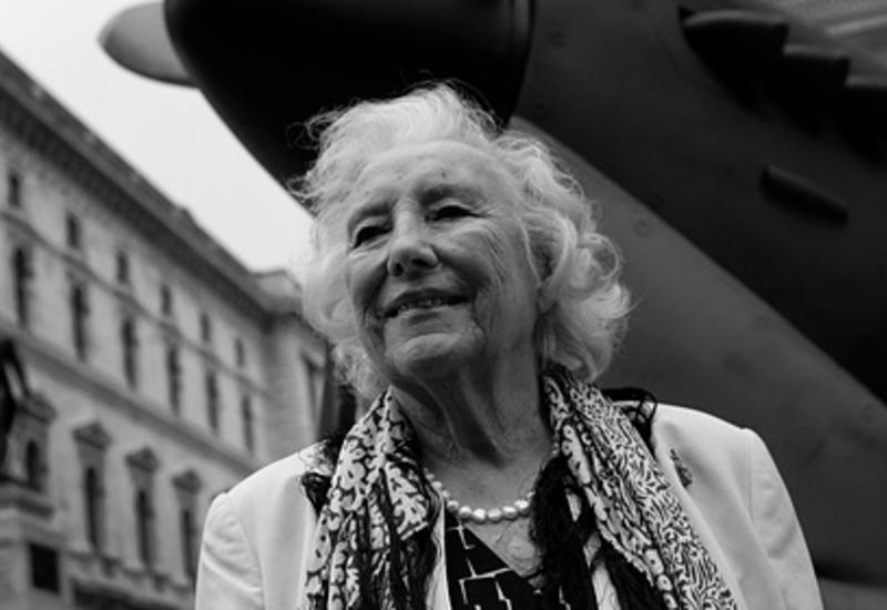 Умерла британская певица Вера Линн