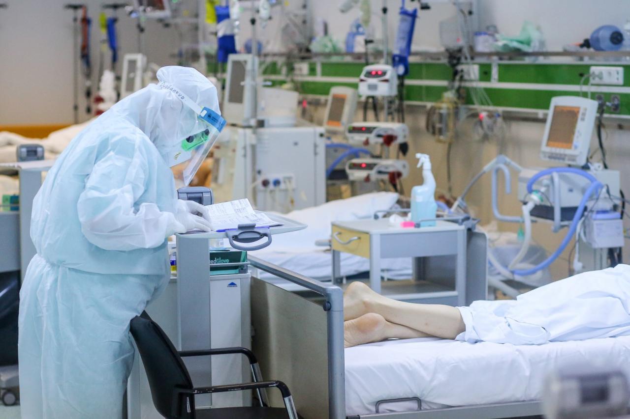 Герои в белых халатах: азербайджанские врачи, борющиеся с коронавирусом