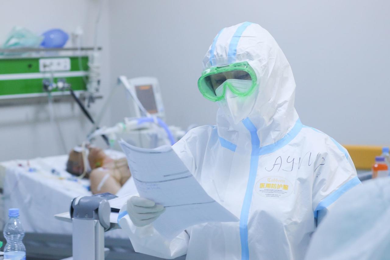 Герои в белых халатах: азербайджанские врачи, борющиеся с коронавирусом