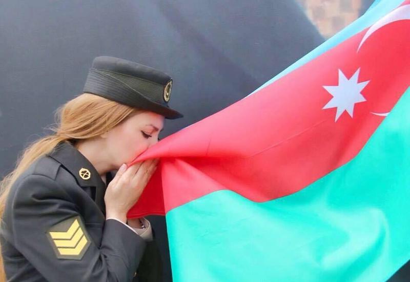 Азербайджанские звезды проводят флешмоб в соцсетях в честь Дня Вооруженных сил