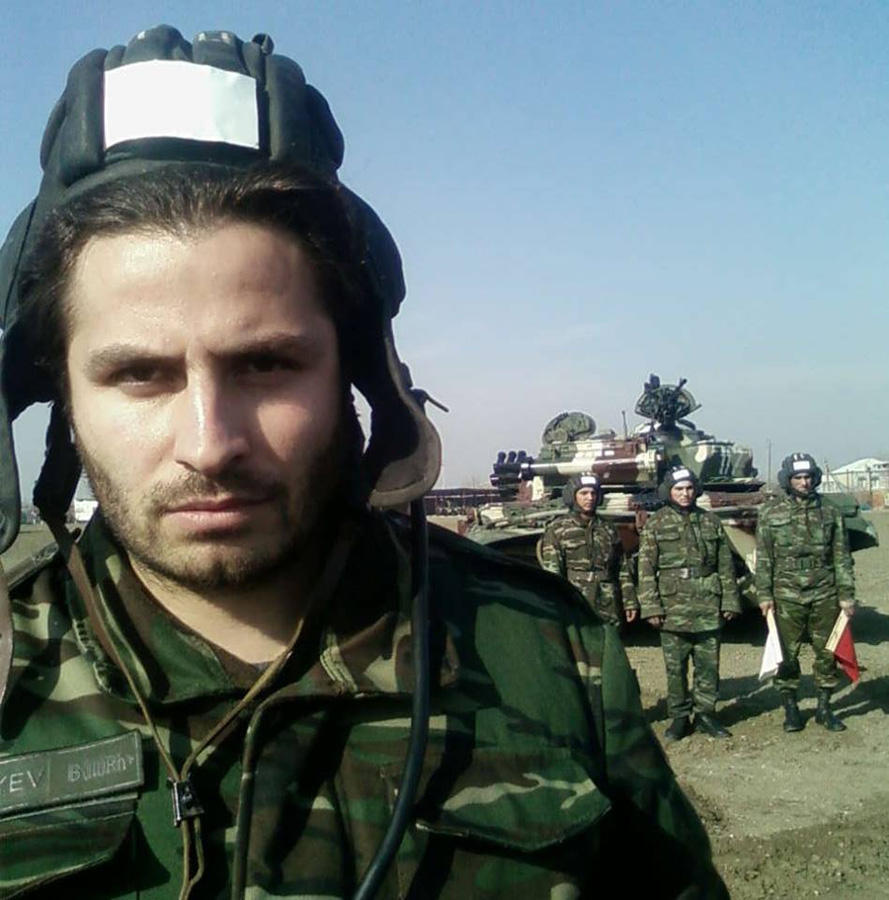 Азербайджанские звезды проводят флешмоб в соцсетях в честь Дня Вооруженных сил