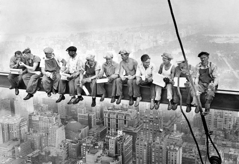 История самой опасной работы: «Обед на вершине небоскреба»