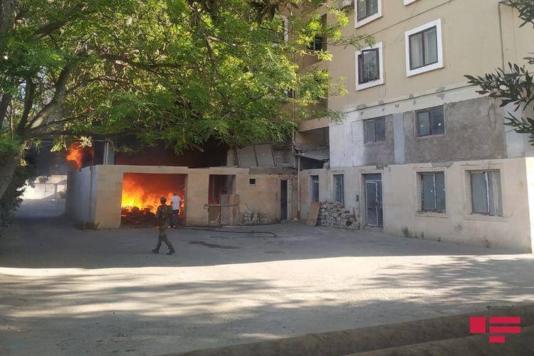 Пожар в жилом здании в Баку