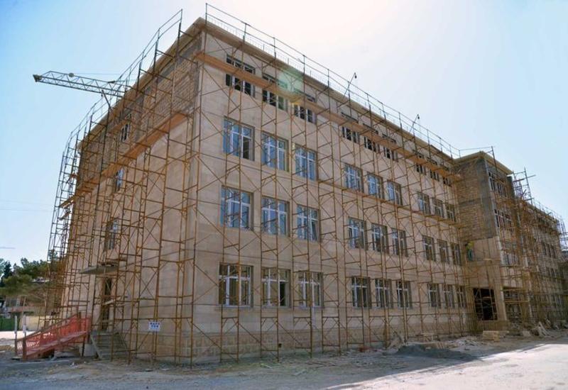 В Баку строятся новые школы