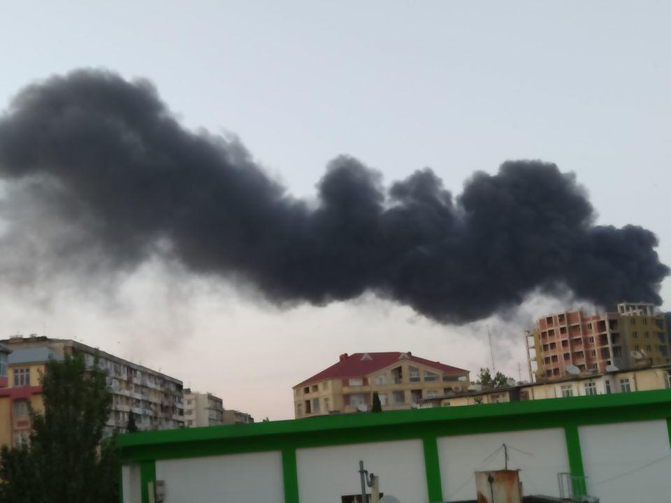 Пожар на фабрике по производству красок в Баку потушен
