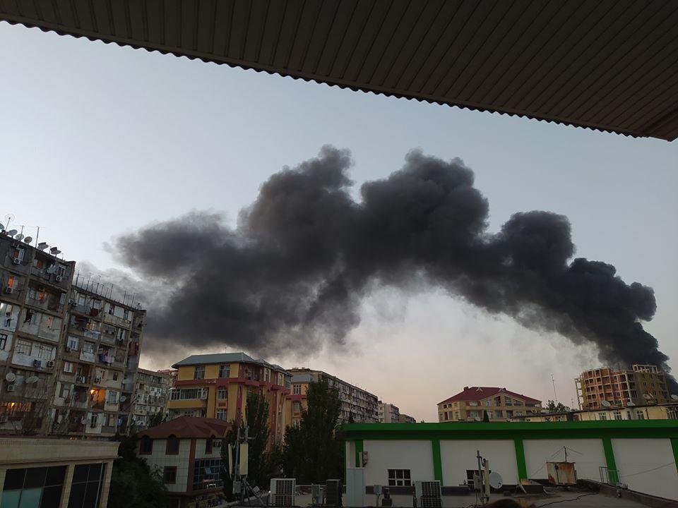 Пожар на фабрике по производству красок в Баку потушен