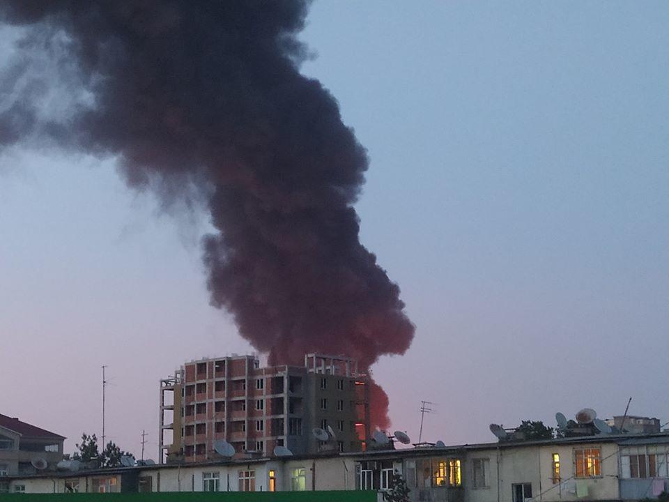 Пожар на фабрике по производству красок в Баку потушен
