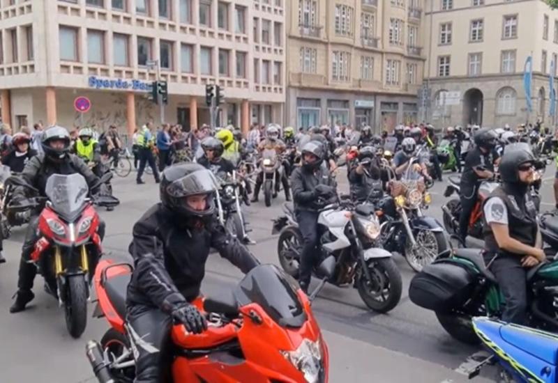 В Германии на акции протеста вышли тысячи байкеров