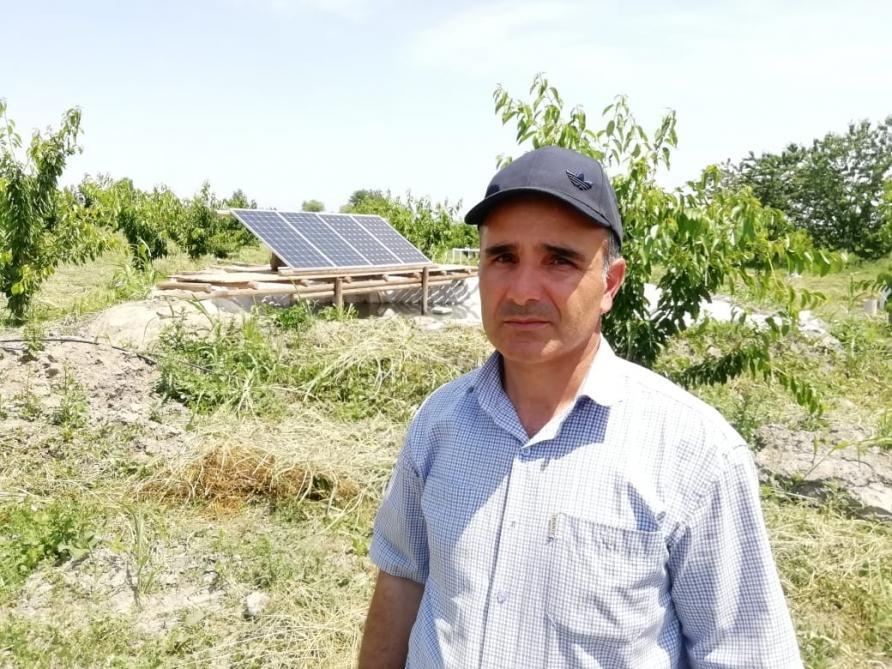 Qusarlı fermer meyvə bağının suvarılmasında alternativ enerjidən istifadə edir