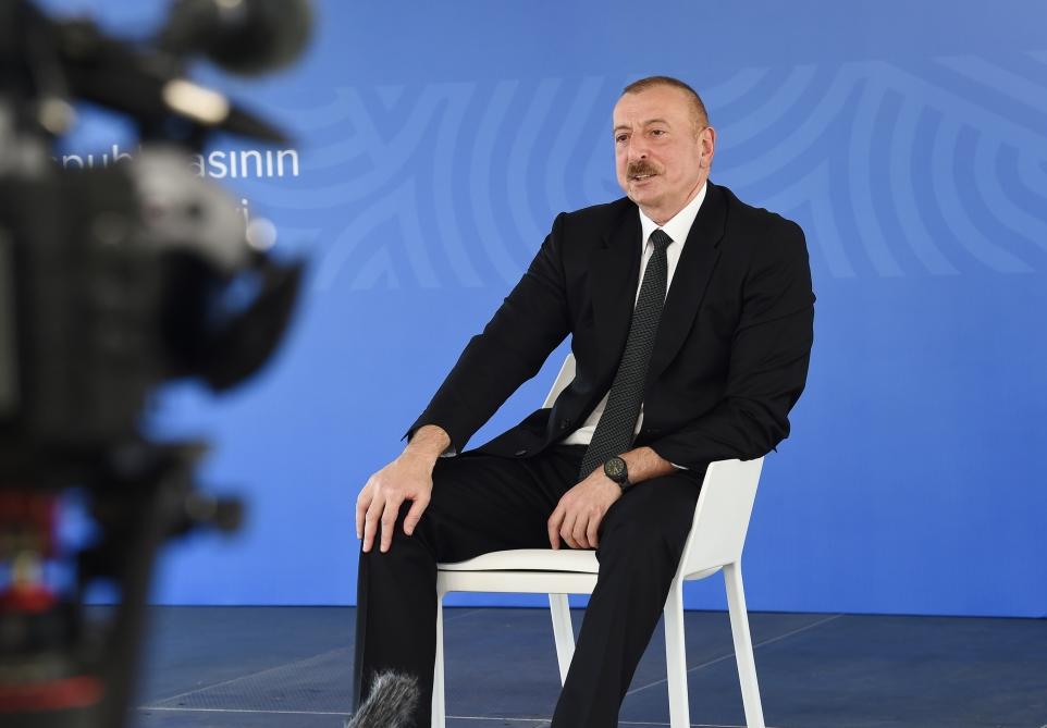 Президент Ильхам Алиев и Первая леди Мехрибан Алиева приняли участие в открытии модульного госпиталя для лечения больных коронавирусом в Баку