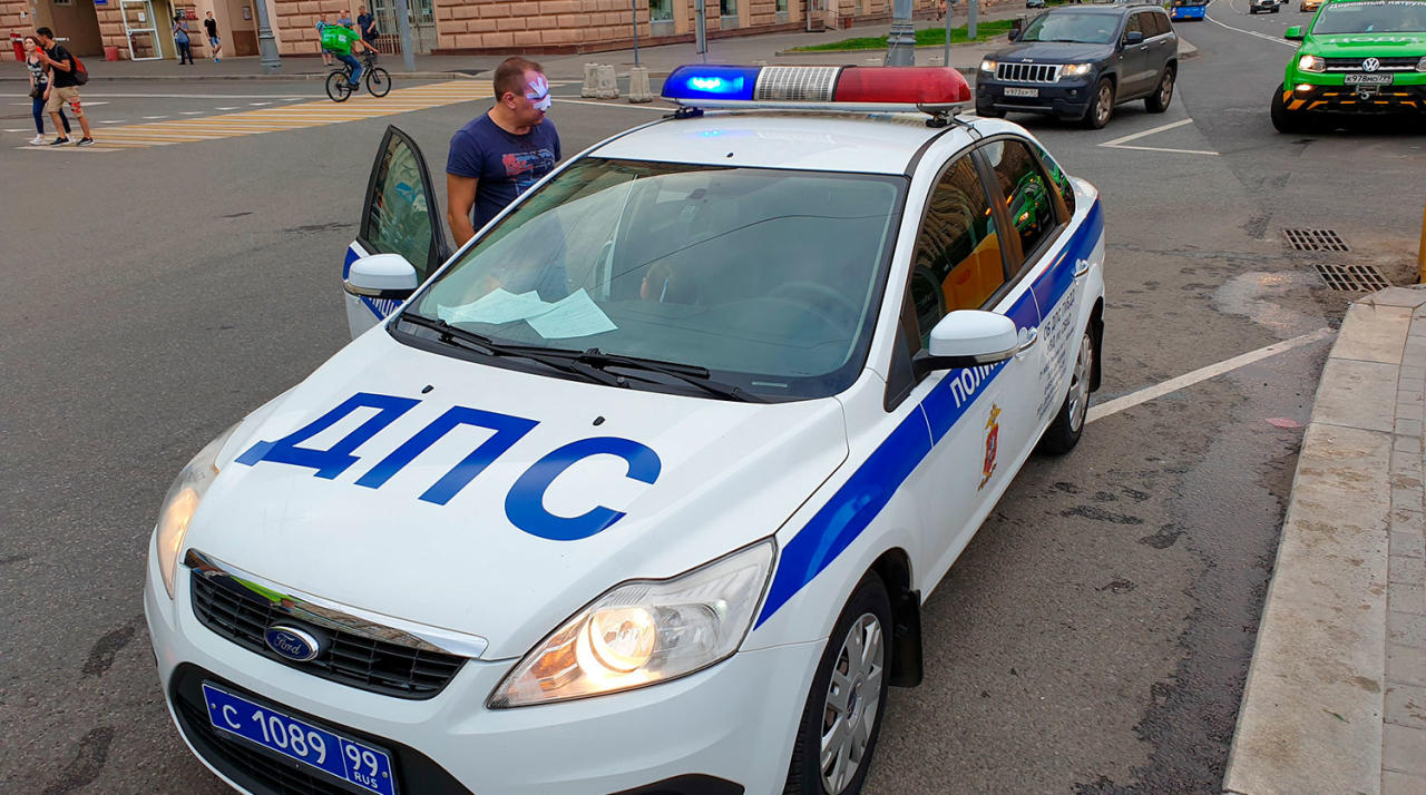 Иномарка протаранила шесть автомобилей в Москве