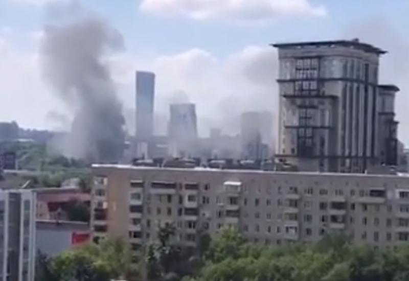 В Москве горит склад с автомобилями