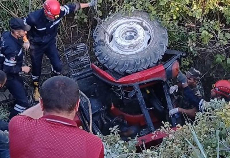 В Барде трактор упал в водный канал, водитель погиб