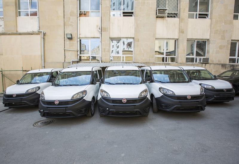Таможенникам Азербайджана передано 10 автомобилей