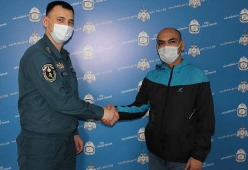 В России трое азербайджанцев героически спасли человека из горящего дома