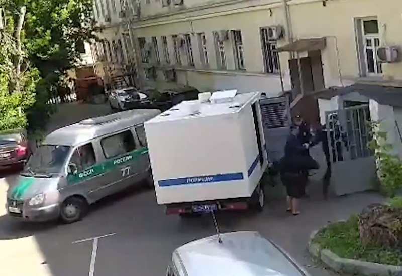 Губернатора Хабаровского края доставили в суд