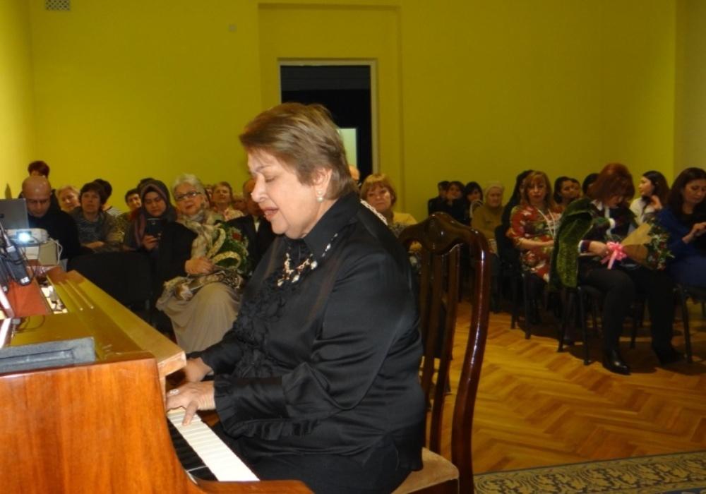 Рухангиз Гасымова отмечает юбилей
