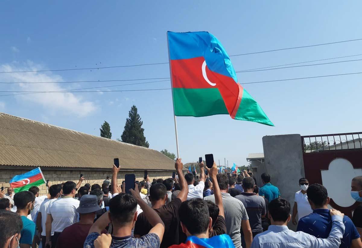 Biləsuvarda şəhid baş leytenant Rəşad Mahmudovla vida mərasimi keçirilir